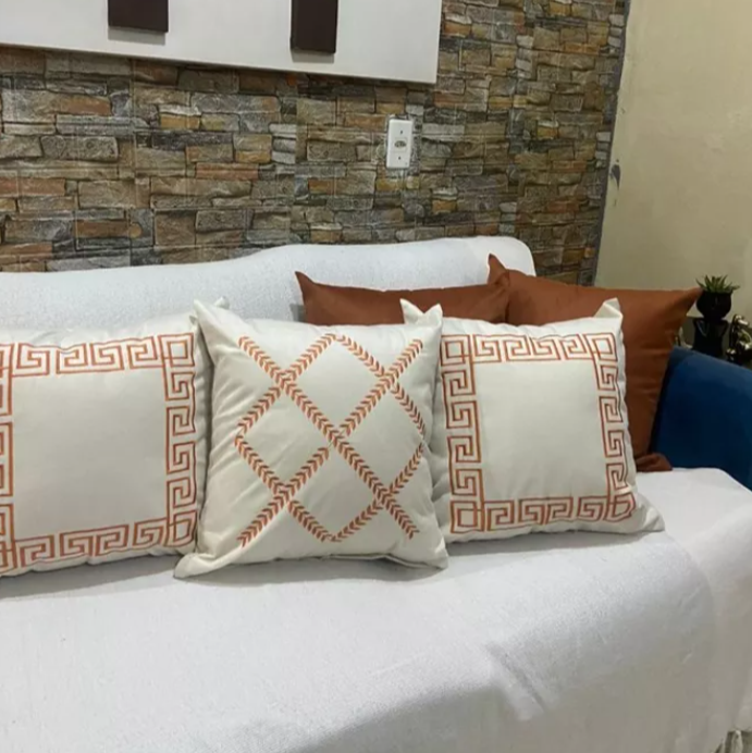 Kit 5 Capas de Almofada Suede Bordadas | Luxo e Conforto para Sua Decoração | Casa Trezz